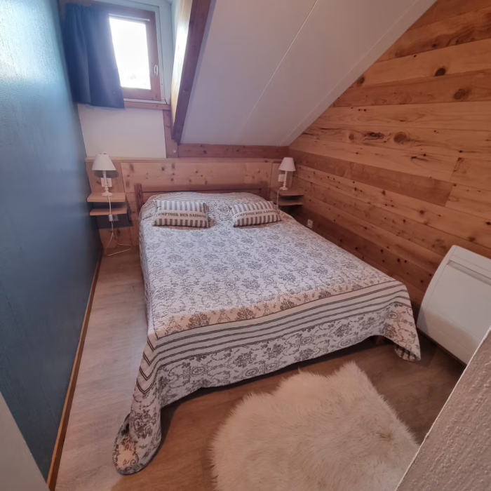 deuxième chambre double dans le charmant chalet à Guzet en location