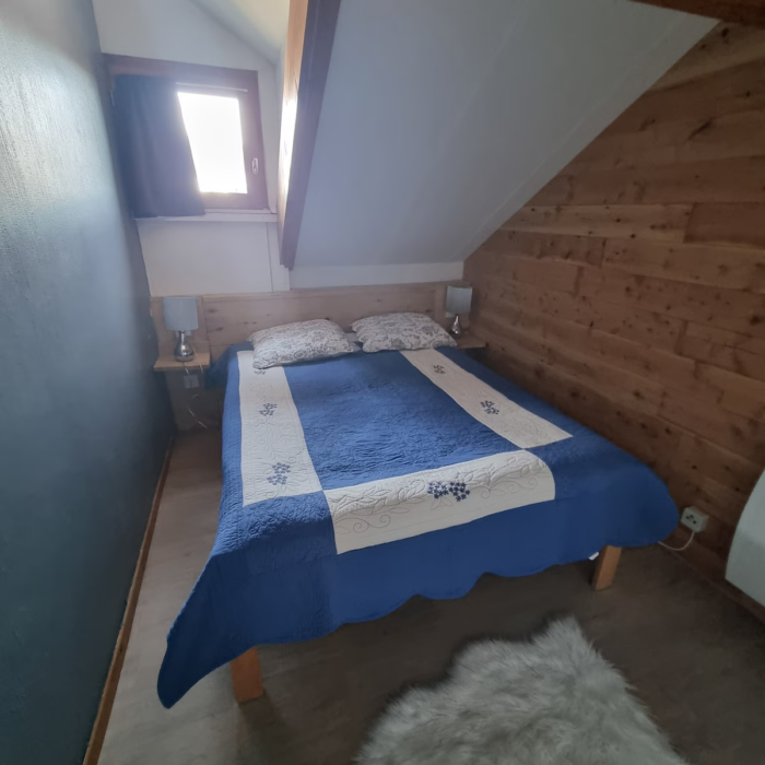 première chambre double dans le charmant chalet à louer de Guzet