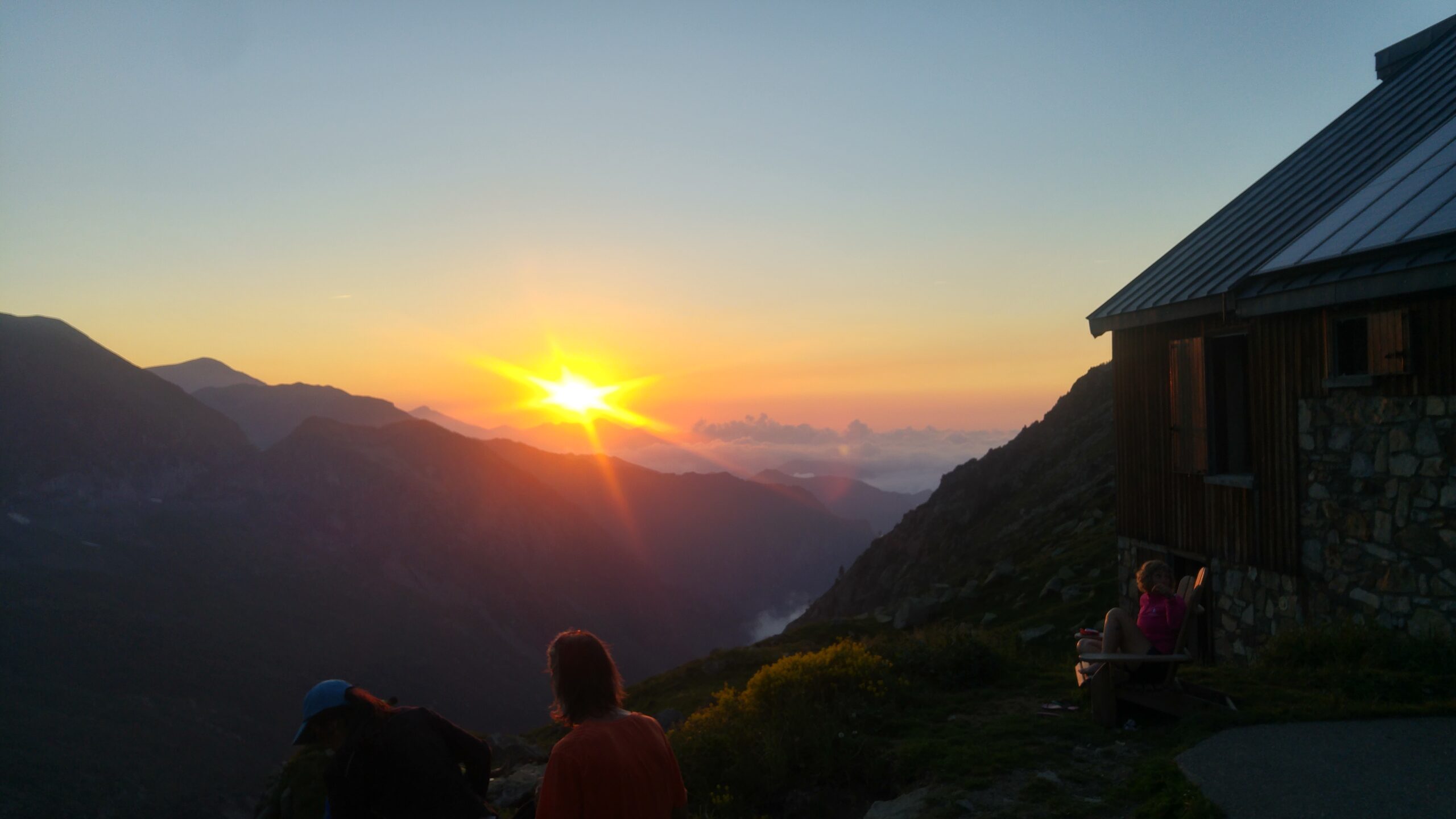 coucher-de-soleil-mont-valier-estagnous coucher de soleil au refuge des Estagnous au Mont Valier
