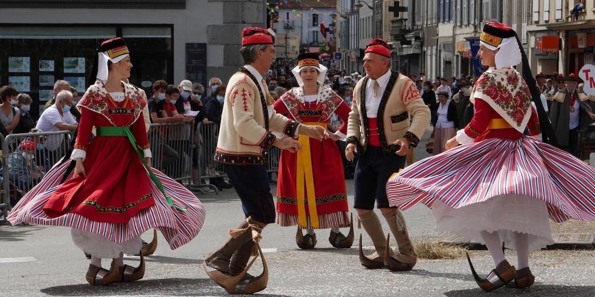 groupe-folklorique-les-bethmalais danseurs bethmalais au festival Autrefois le Couserans